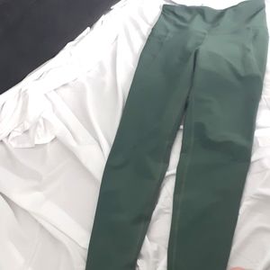 Green Old Navy leggings